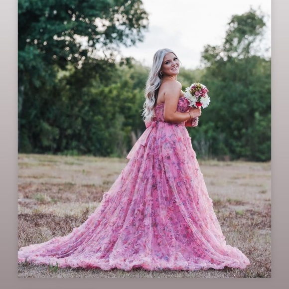 2024- Sherri Hill - Picture 2 of 7